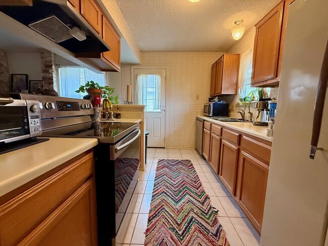 Building Photo - 16704 Whitebrush Loop