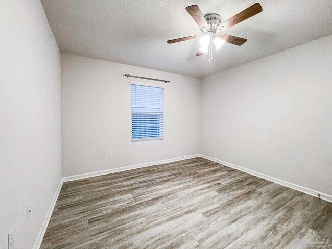 Building Photo - 9627 Angel Oak Dr