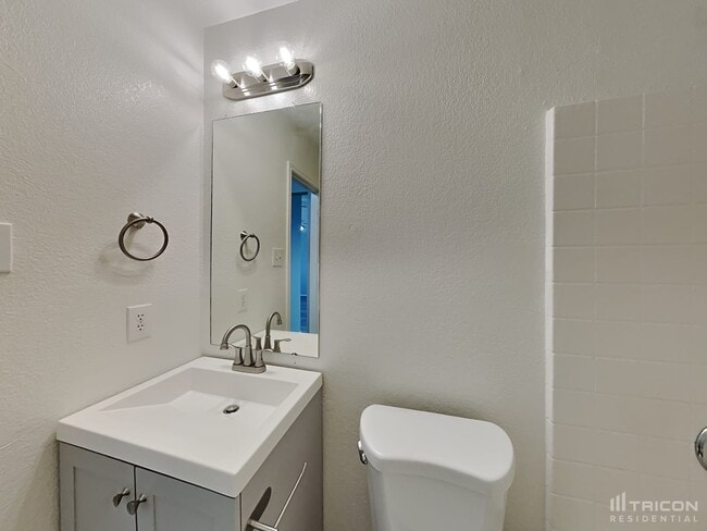 Building Photo - 720 Rowdy Dr