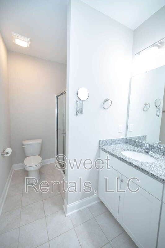 Building Photo - 7801 Montview Rd