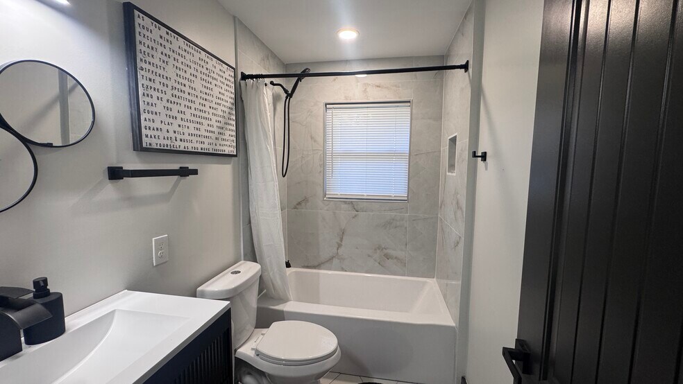 Building Photo - 2054 Fargo Pl SE