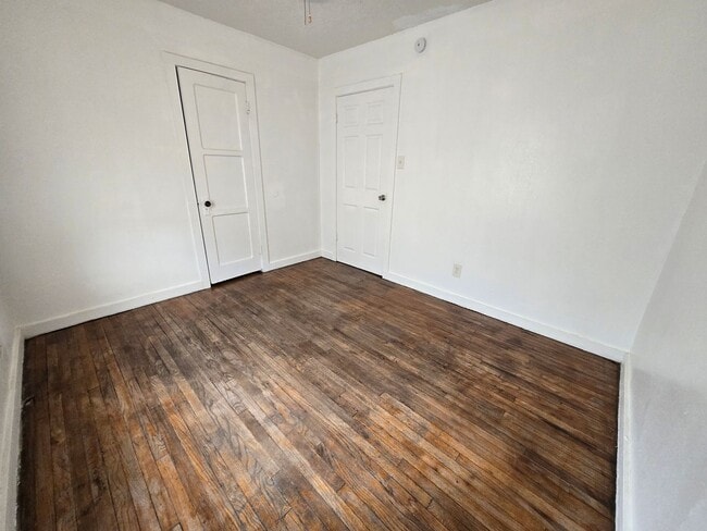 Building Photo - Ready Now