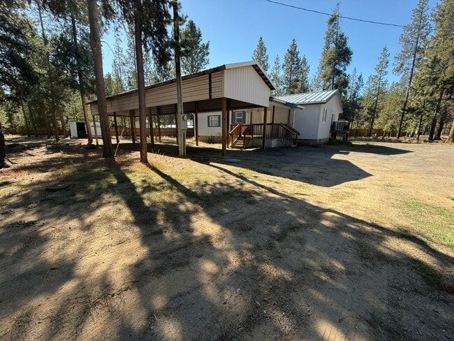 Building Photo - Newly Remodeled Home - Fully Fenced and Gated
