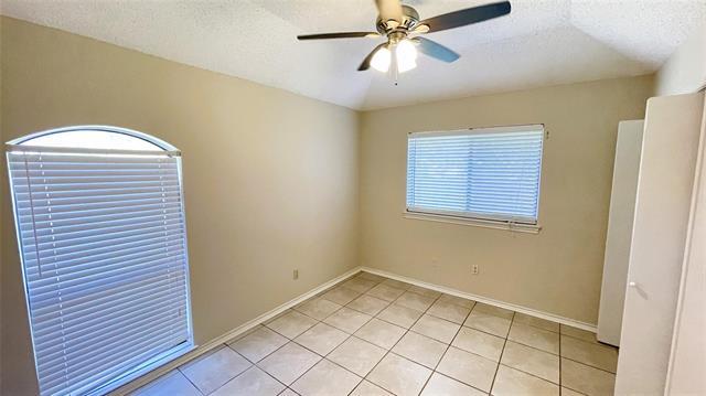 Building Photo - 6119 Kingswood Dr