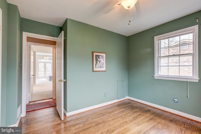 Building Photo - 8414 W Boulevard Dr