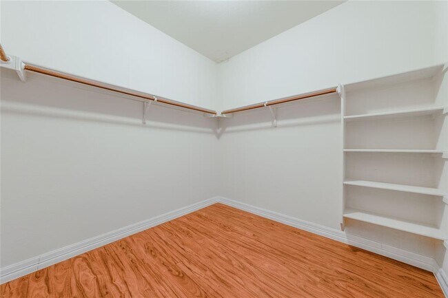 Building Photo - 2403 Branum Dr