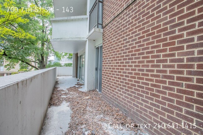 Building Photo - 700 7th St SW