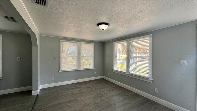 Building Photo - 508 N Finley Ave