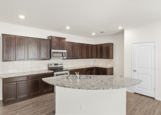 Building Photo - "4-Bedroom Haven in Cibolo with Spacious Living!"