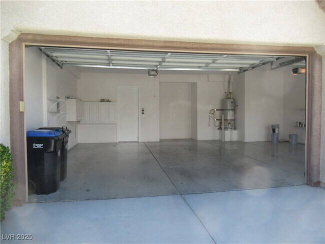 Building Photo - 2091 Clearwater Lake Dr