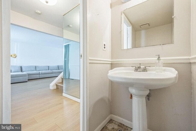 Building Photo - 250 Fir Tree Ct