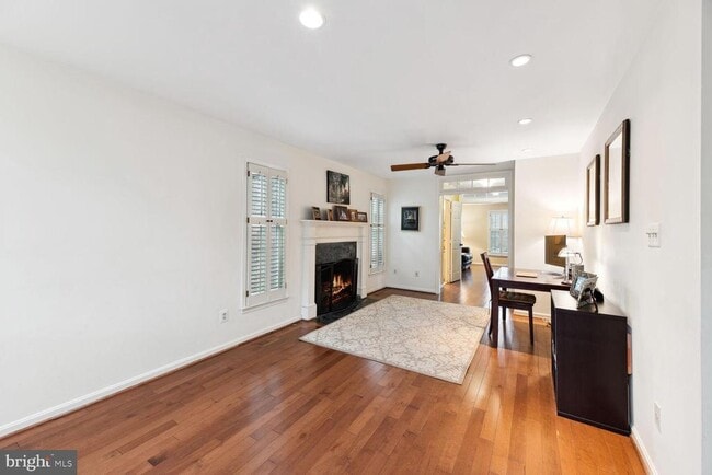 Building Photo - 6603 Forsythia St