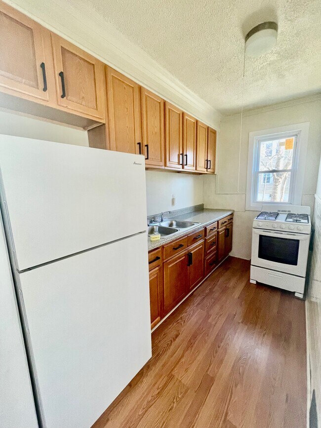 Building Photo - 16 Woodlawn St