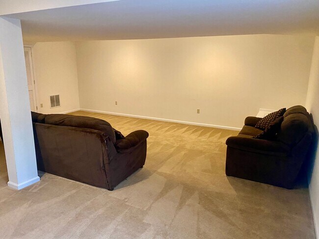 Building Photo - 5494 Spring Ridge Dr W
