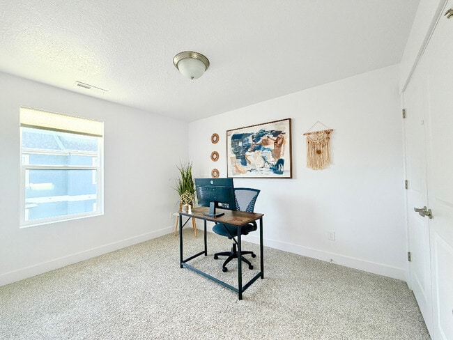 Building Photo - 1792 W Torlundy Dr