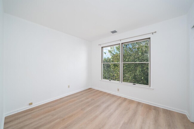 Building Photo - 79 Sherman Pl