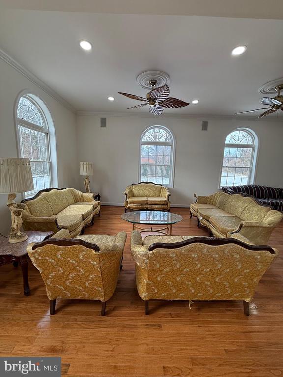 Building Photo - 3003 Preston Ave