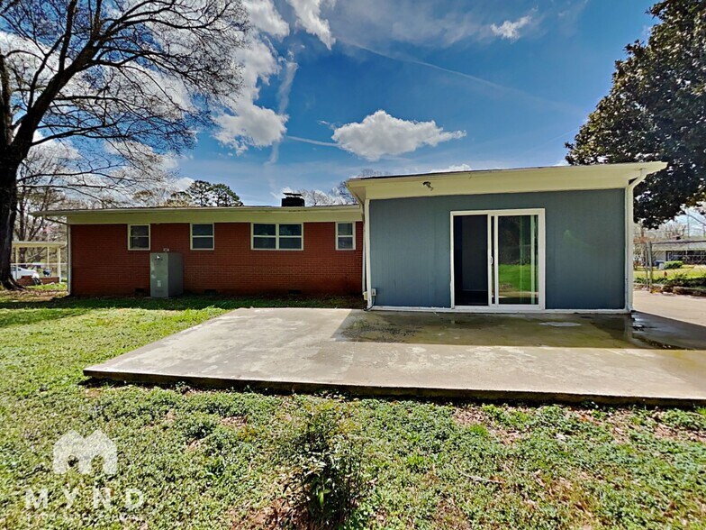 Building Photo - 307 Gaston Ave