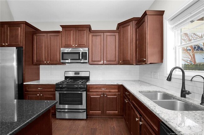 Building Photo - 110 Pinecrest Dr