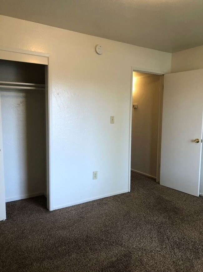 Building Photo - 7004 N Half Moon Dr
