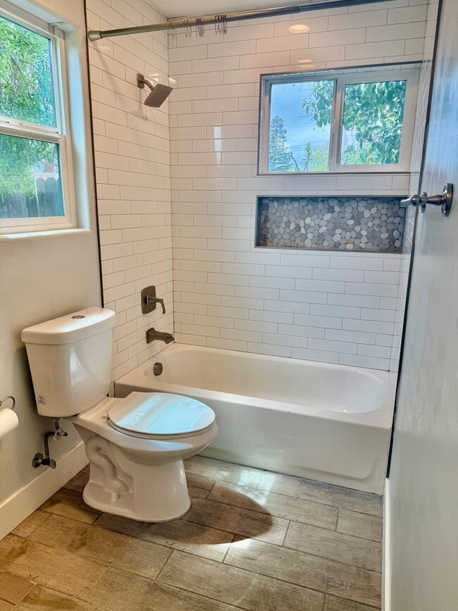 Building Photo - Cute Cottage