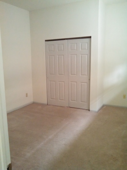 Loft 101 Bedroom Closet - 221 E Mifflin St