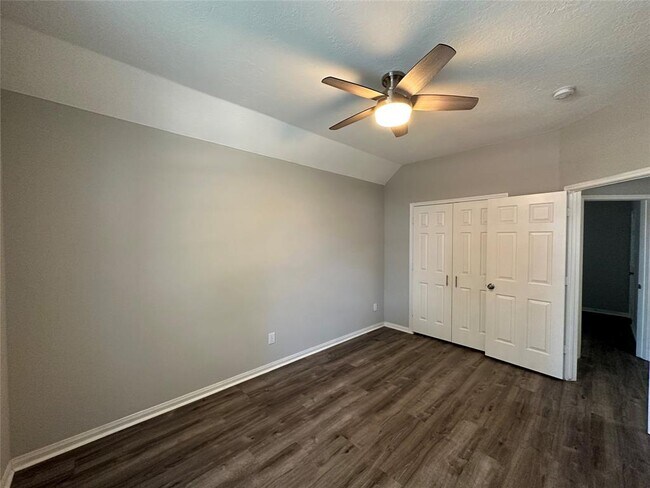 Building Photo - 806 Legend Spring Dr