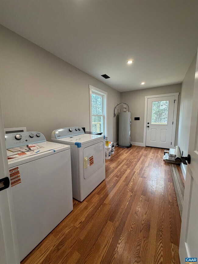 Building Photo - 487 Montreal Ln