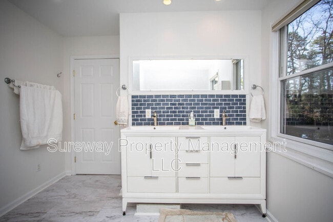 Building Photo - 90 Clubhouse Rd