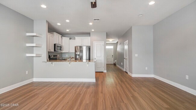 Building Photo - 7471 Shadow Lake Dr
