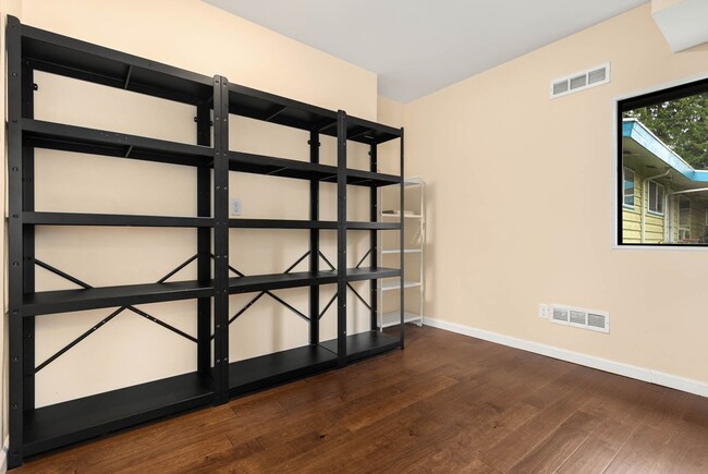 Building Photo - 16725 10th Ave NE