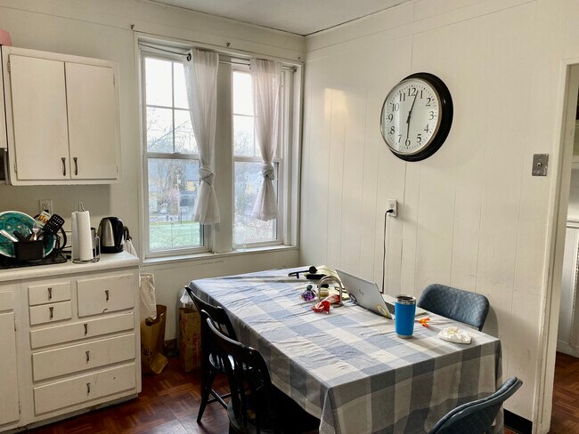 Building Photo - 76 Babcock St