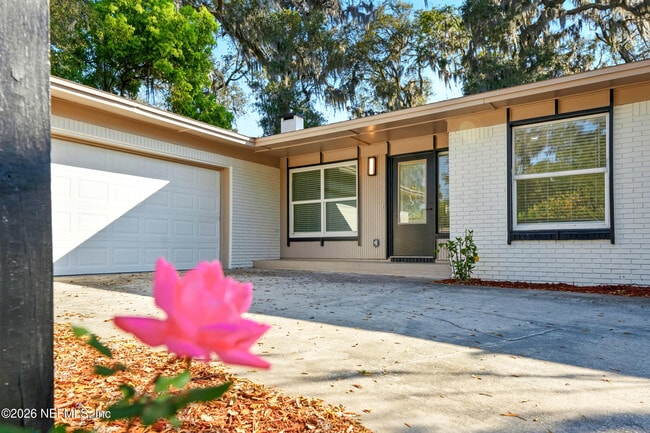 Building Photo - 2915 Holly Bay Rd