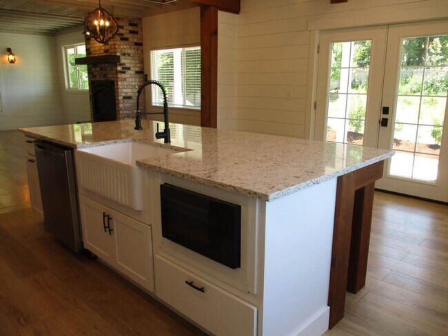Building Photo - Charming Renovated Farmhouse with Territor...