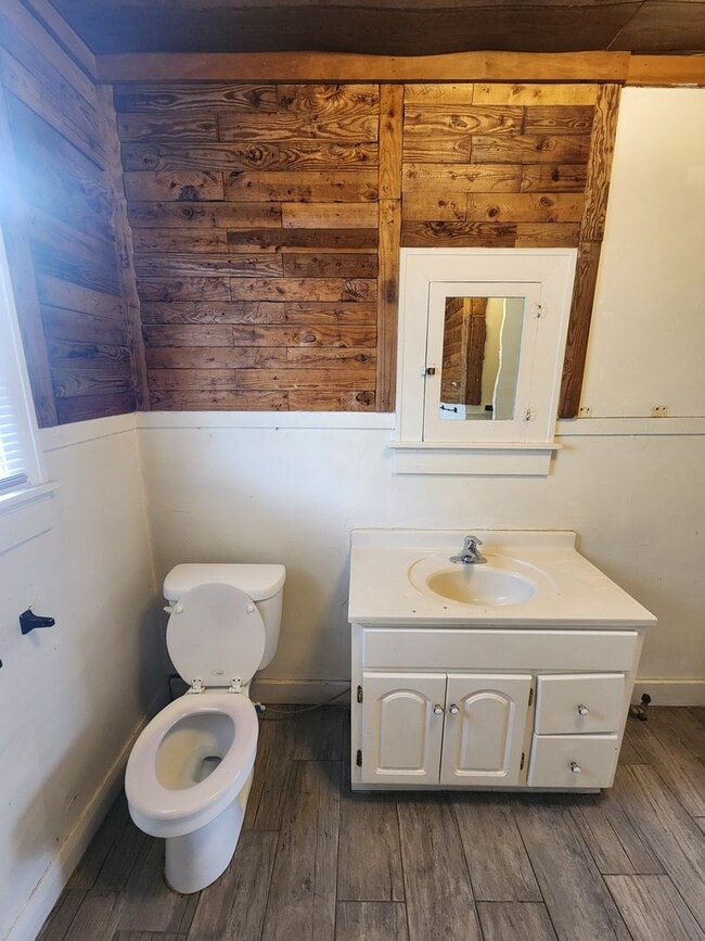 Building Photo - 2 bed 1 bath in Shawnee