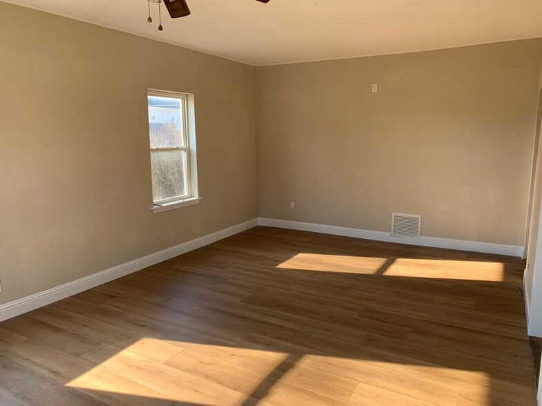 Primary Photo - 111 Lincoln Ave