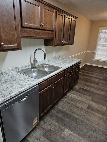 Building Photo - 101 Edgewood Dr