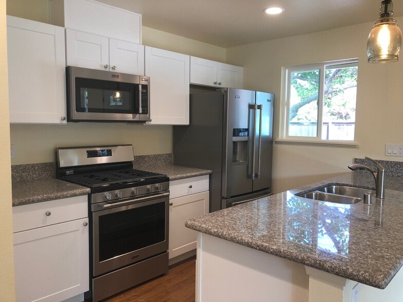 Kitchen with window - 2362 Meadow st
