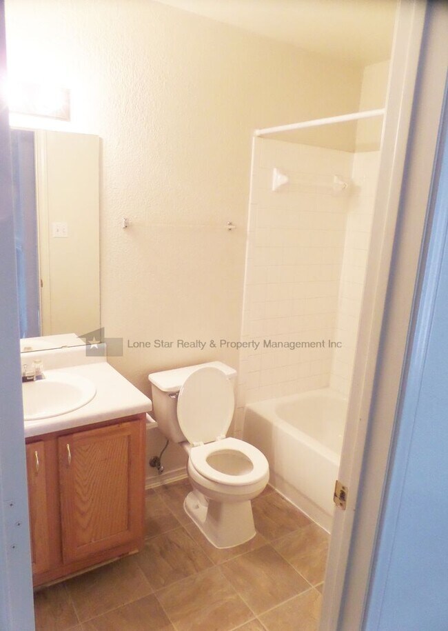 Building Photo - 3-Bedroom Duplex for Rent in Killeen