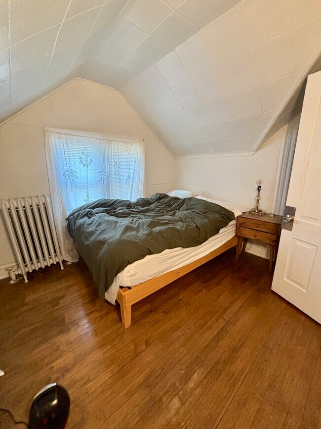 Building Photo - 3224 Hennepin Ave