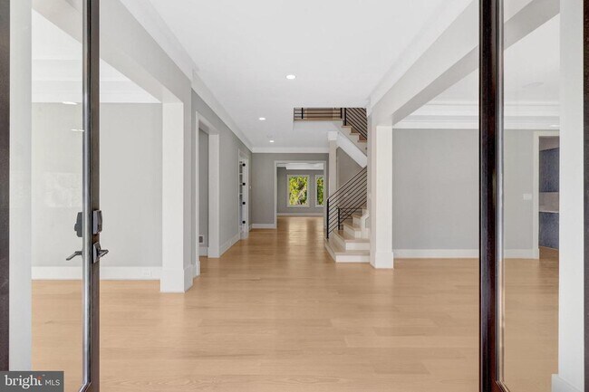 Building Photo - 6226 Kellogg Dr
