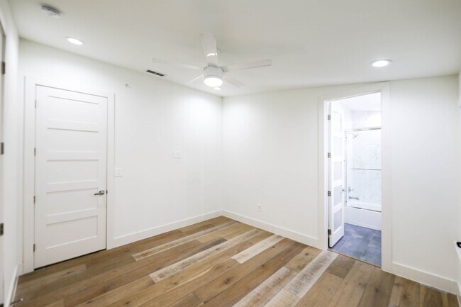 Building Photo - 8 Bedrooms 8 Baths Pre-leasing Now for 2027/2028!!!!