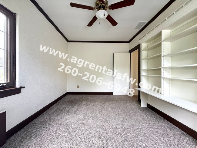 Building Photo - 2 Bedroom House