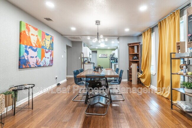 Building Photo - 432 E Drexel Ave