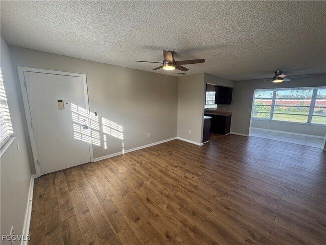 Building Photo - 7019 Cedarhurst Dr