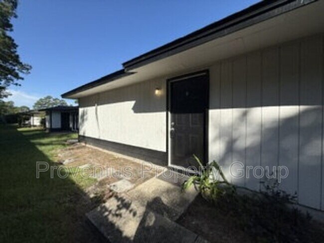 Building Photo - 500 N Crow Rd