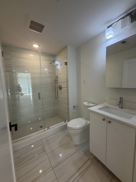 Building Photo - 104 Warren St