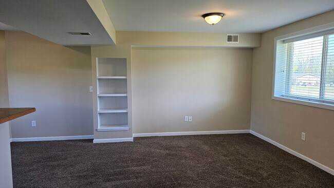 Building Photo - UPDATED 2 BEDROOM DUPLEX HOMES FOR LEASE!