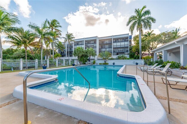 Building Photo - 545 SE 12th St