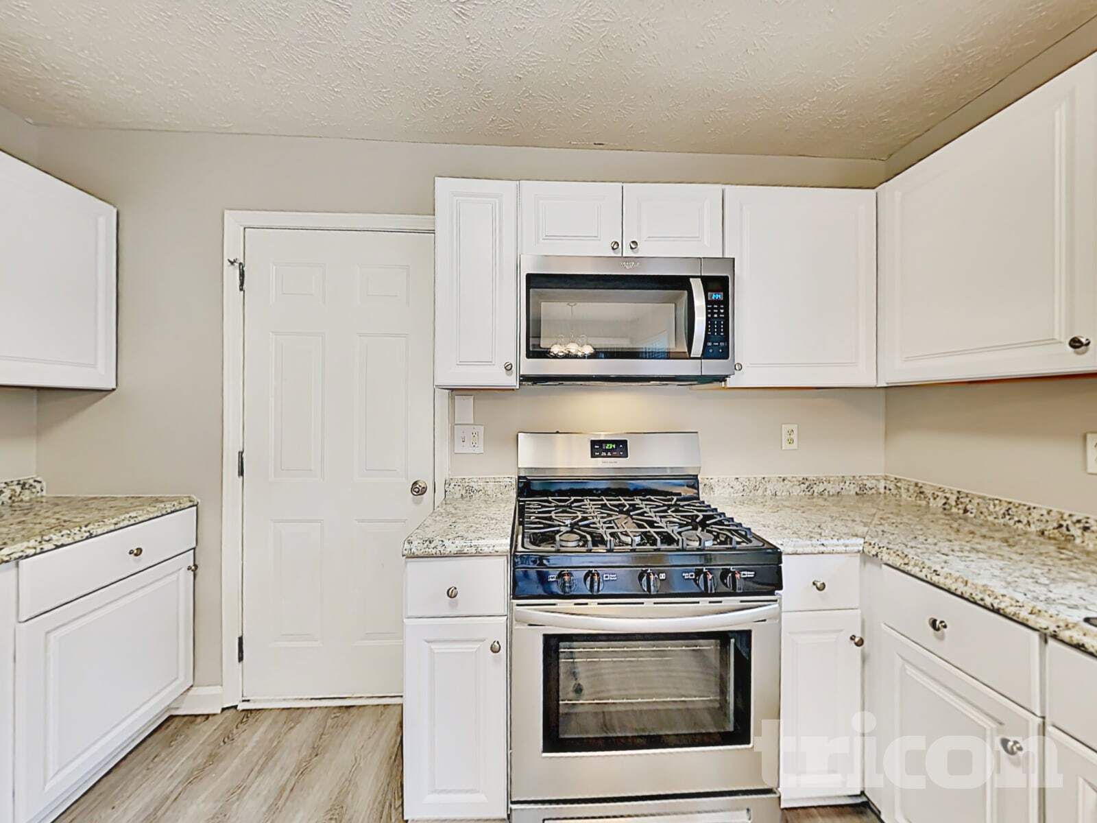 Building Photo - 872 Woodside Dr